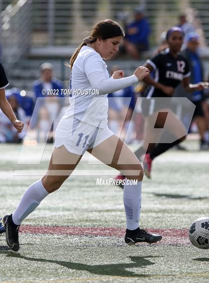 Thumbnail 3 in Bishop Amat vs. Etiwanda photogallery.