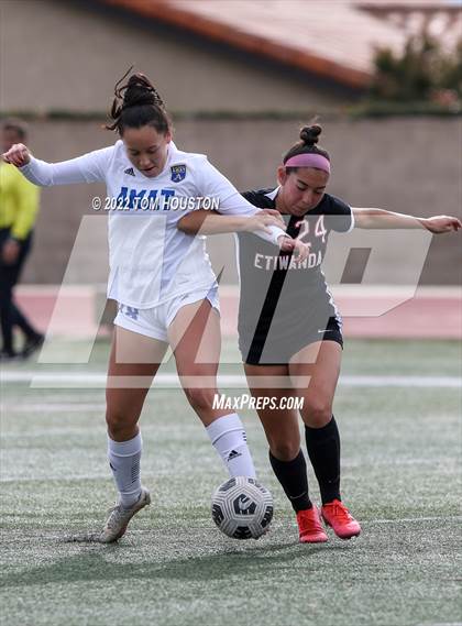 Thumbnail 2 in Bishop Amat vs. Etiwanda photogallery.