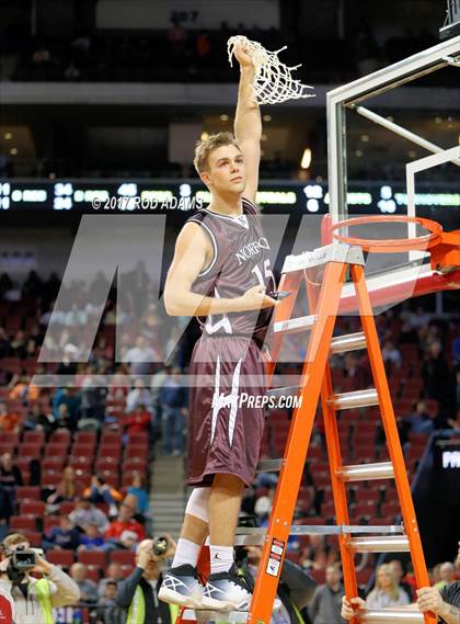 Thumbnail 2 in Norfolk vs. Papillion-LaVista (NSAA Class A Final)  photogallery.