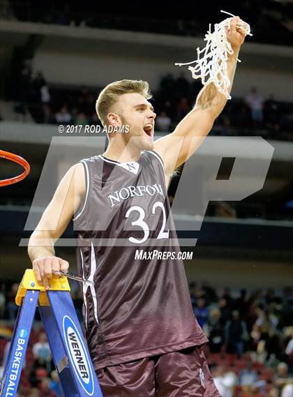 Thumbnail 3 in Norfolk vs. Papillion-LaVista (NSAA Class A Final)  photogallery.