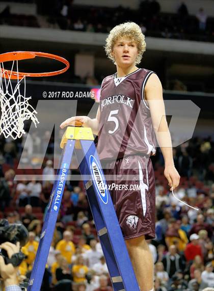 Thumbnail 3 in Norfolk vs. Papillion-LaVista (NSAA Class A Final)  photogallery.