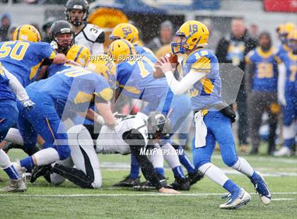Thumbnail 1 in Quaker Valley vs. Middletown (PIAA 3A Final) photogallery.