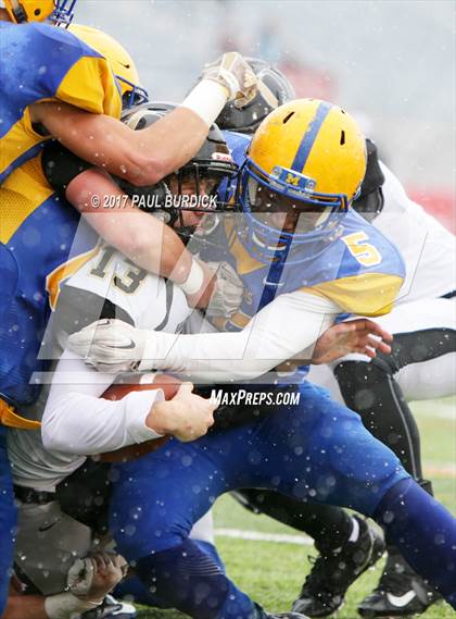 Thumbnail 2 in Quaker Valley vs. Middletown (PIAA 3A Final) photogallery.