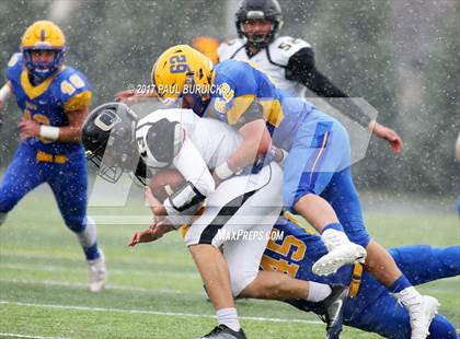 Thumbnail 3 in Quaker Valley vs. Middletown (PIAA 3A Final) photogallery.