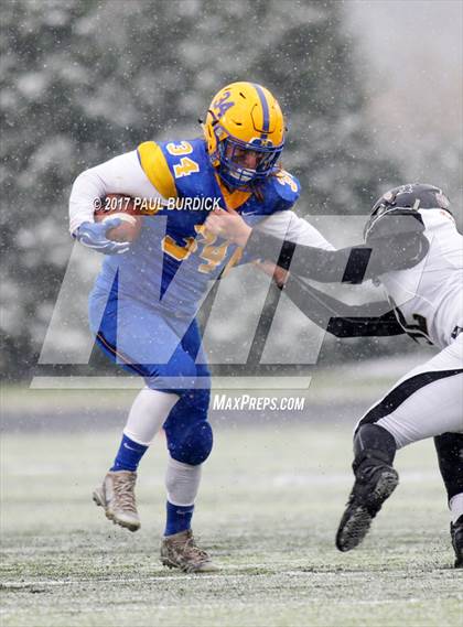 Thumbnail 3 in Quaker Valley vs. Middletown (PIAA 3A Final) photogallery.