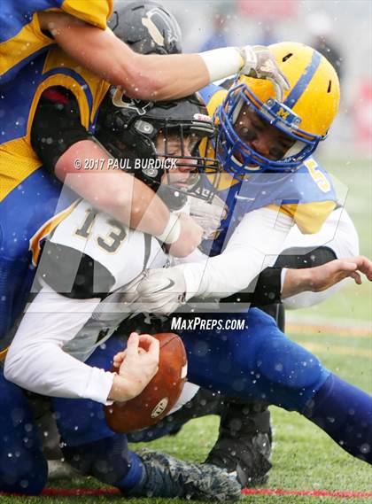 Thumbnail 3 in Quaker Valley vs. Middletown (PIAA 3A Final) photogallery.