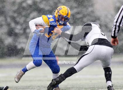 Thumbnail 2 in Quaker Valley vs. Middletown (PIAA 3A Final) photogallery.