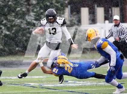 Thumbnail 2 in Quaker Valley vs. Middletown (PIAA 3A Final) photogallery.