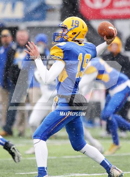 Thumbnail 3 in Quaker Valley vs. Middletown (PIAA 3A Final) photogallery.