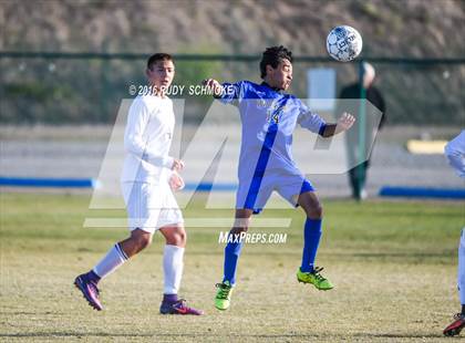 Thumbnail 2 in Santana vs. Calvary Murrieta (Southern California High School Classic) photogallery.