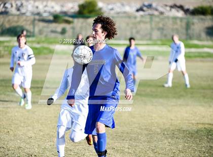 Thumbnail 3 in Santana vs. Calvary Murrieta (Southern California High School Classic) photogallery.