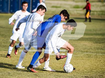 Thumbnail 2 in Santana vs. Calvary Murrieta (Southern California High School Classic) photogallery.