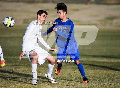Thumbnail 3 in Santana vs. Calvary Murrieta (Southern California High School Classic) photogallery.