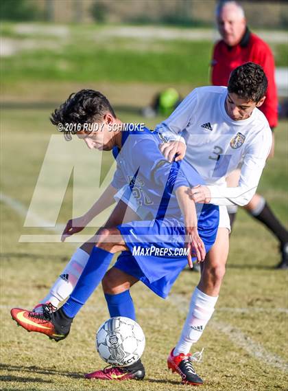 Thumbnail 1 in Santana vs. Calvary Murrieta (Southern California High School Classic) photogallery.