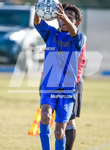 Thumbnail 3 in Santana vs. Calvary Murrieta (Southern California High School Classic) photogallery.
