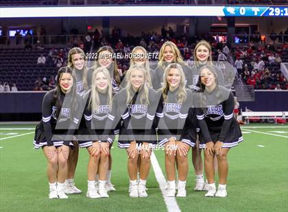Thumbnail 2 in Gunter vs. Holliday (UIL 3A Quarterfinals) photogallery.