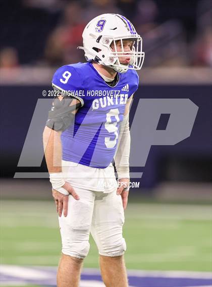 Thumbnail 3 in Gunter vs. Holliday (UIL 3A Quarterfinals) photogallery.