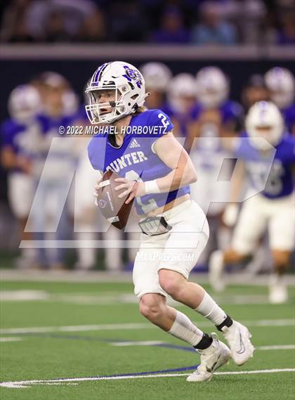 Thumbnail 1 in Gunter vs. Holliday (UIL 3A Quarterfinals) photogallery.