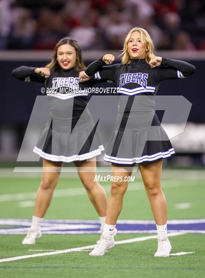 Thumbnail 2 in Gunter vs. Holliday (UIL 3A Quarterfinals) photogallery.