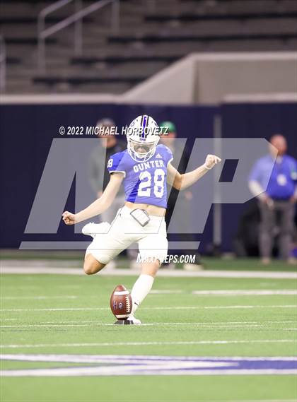 Thumbnail 3 in Gunter vs. Holliday (UIL 3A Quarterfinals) photogallery.