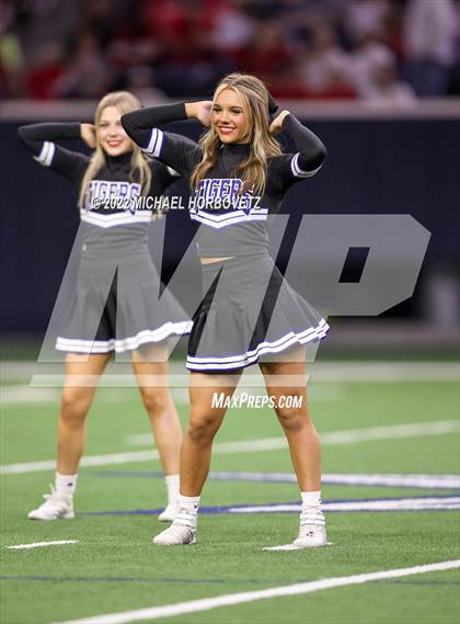 Thumbnail 1 in Gunter vs. Holliday (UIL 3A Quarterfinals) photogallery.