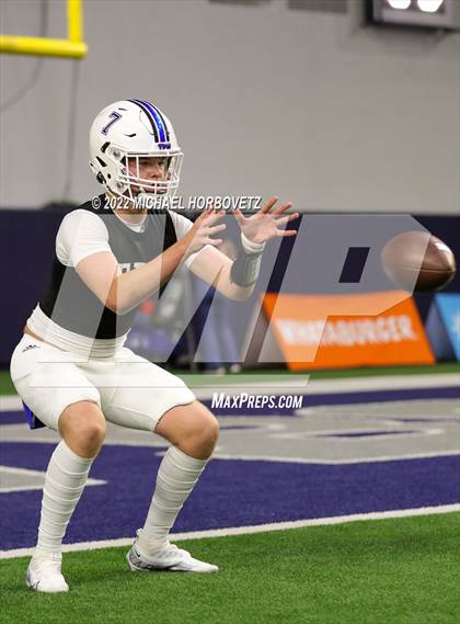 Thumbnail 2 in Gunter vs. Holliday (UIL 3A Quarterfinals) photogallery.