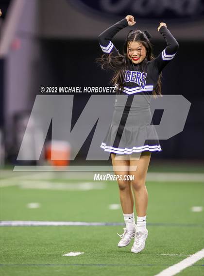 Thumbnail 3 in Gunter vs. Holliday (UIL 3A Quarterfinals) photogallery.