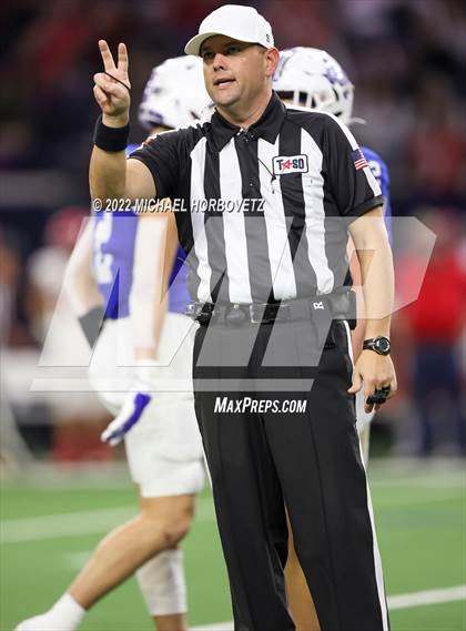 Thumbnail 3 in Gunter vs. Holliday (UIL 3A Quarterfinals) photogallery.