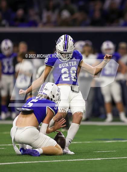 Thumbnail 1 in Gunter vs. Holliday (UIL 3A Quarterfinals) photogallery.