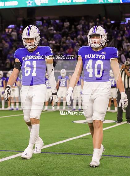 Thumbnail 2 in Gunter vs. Holliday (UIL 3A Quarterfinals) photogallery.