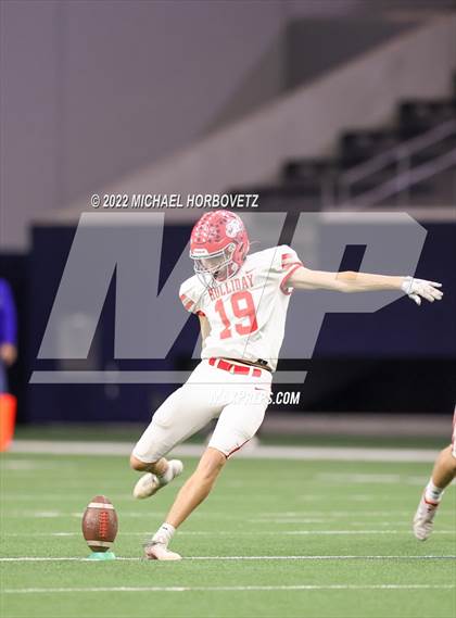 Thumbnail 3 in Gunter vs. Holliday (UIL 3A Quarterfinals) photogallery.