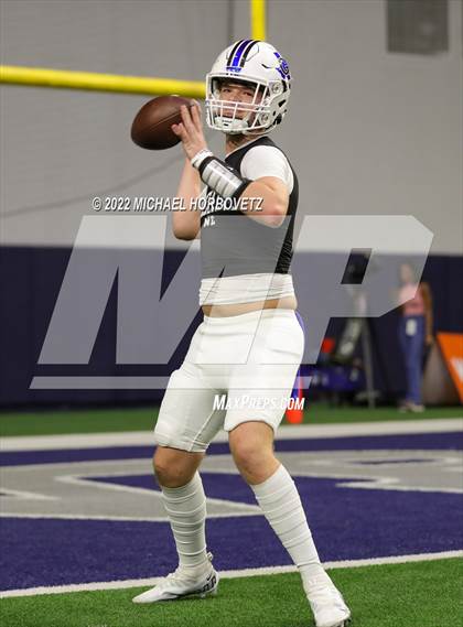 Thumbnail 2 in Gunter vs. Holliday (UIL 3A Quarterfinals) photogallery.