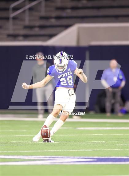 Thumbnail 1 in Gunter vs. Holliday (UIL 3A Quarterfinals) photogallery.