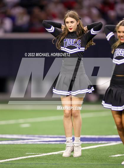 Thumbnail 3 in Gunter vs. Holliday (UIL 3A Quarterfinals) photogallery.