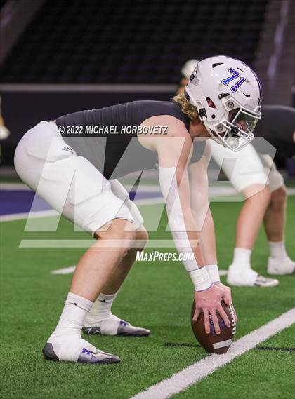 Thumbnail 3 in Gunter vs. Holliday (UIL 3A Quarterfinals) photogallery.