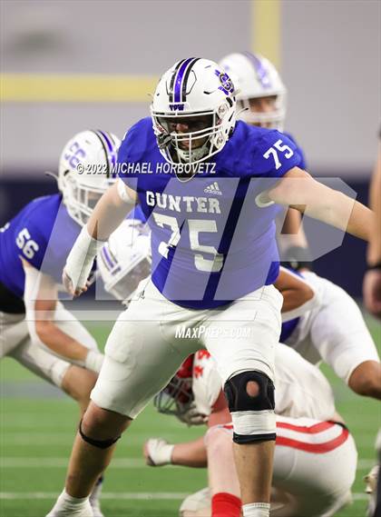 Thumbnail 3 in Gunter vs. Holliday (UIL 3A Quarterfinals) photogallery.