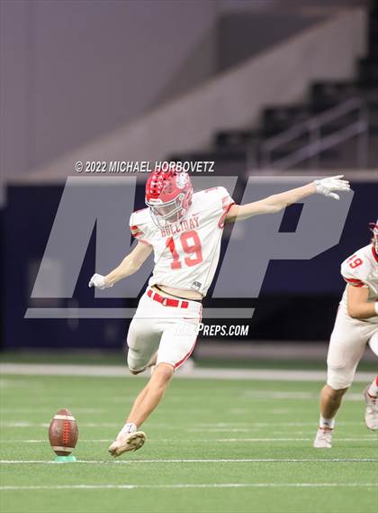 Thumbnail 2 in Gunter vs. Holliday (UIL 3A Quarterfinals) photogallery.
