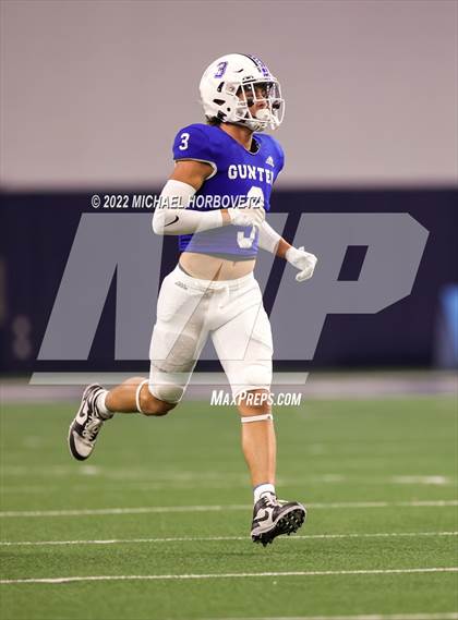Thumbnail 2 in Gunter vs. Holliday (UIL 3A Quarterfinals) photogallery.