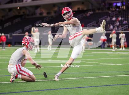Thumbnail 1 in Gunter vs. Holliday (UIL 3A Quarterfinals) photogallery.