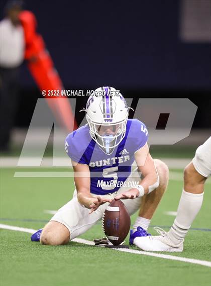 Thumbnail 3 in Gunter vs. Holliday (UIL 3A Quarterfinals) photogallery.