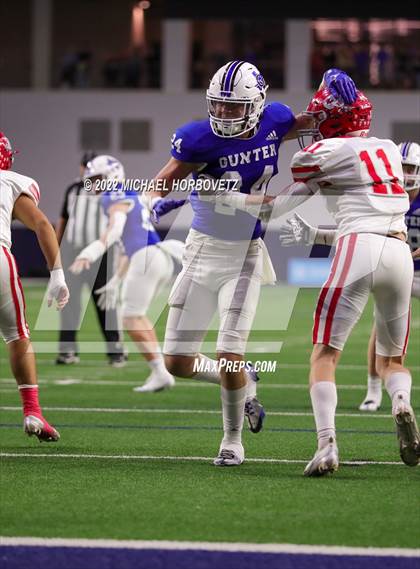 Thumbnail 3 in Gunter vs. Holliday (UIL 3A Quarterfinals) photogallery.