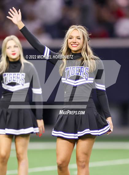 Thumbnail 2 in Gunter vs. Holliday (UIL 3A Quarterfinals) photogallery.