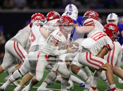 Thumbnail 2 in Gunter vs. Holliday (UIL 3A Quarterfinals) photogallery.