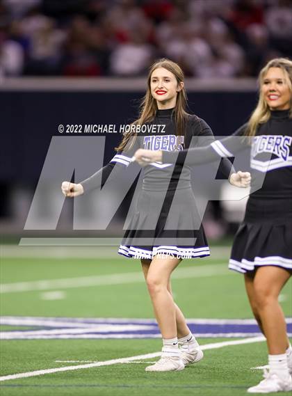 Thumbnail 2 in Gunter vs. Holliday (UIL 3A Quarterfinals) photogallery.