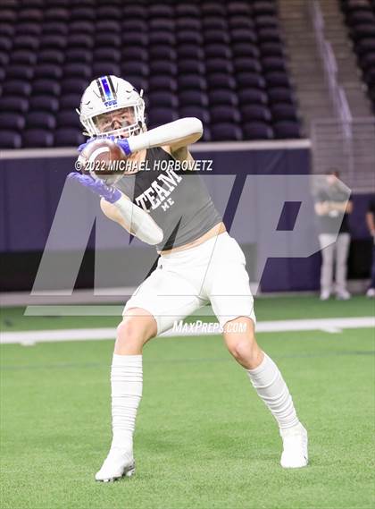Thumbnail 2 in Gunter vs. Holliday (UIL 3A Quarterfinals) photogallery.