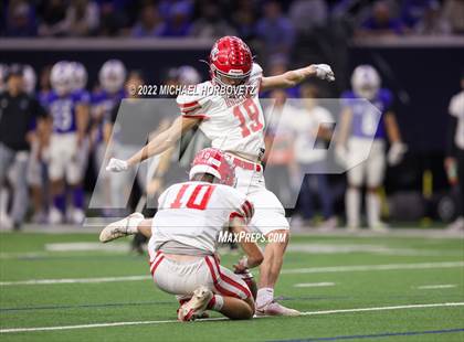 Thumbnail 2 in Gunter vs. Holliday (UIL 3A Quarterfinals) photogallery.