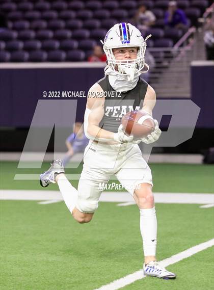 Thumbnail 2 in Gunter vs. Holliday (UIL 3A Quarterfinals) photogallery.