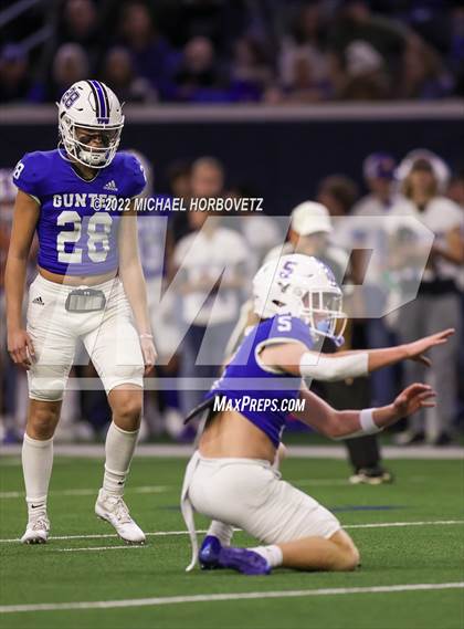 Thumbnail 3 in Gunter vs. Holliday (UIL 3A Quarterfinals) photogallery.