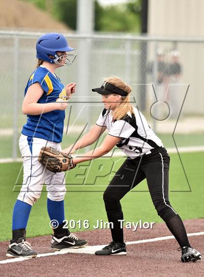 Thumbnail 3 in Lipan vs Graford photogallery.