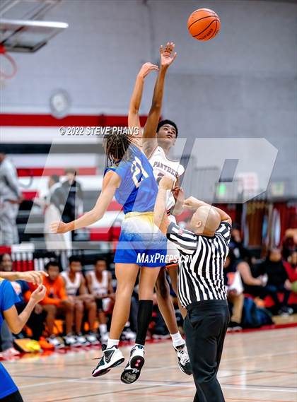 Thumbnail 3 in Wood vs. Fortune Early College (Cordova Christmas Classic) photogallery.